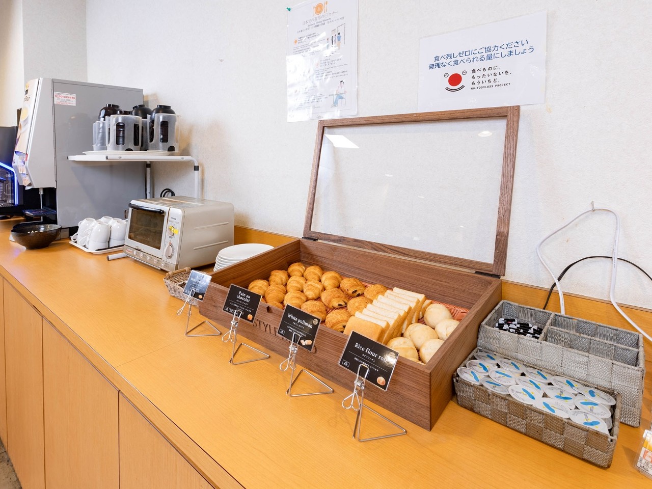 当ホテル自慢のパンもございます